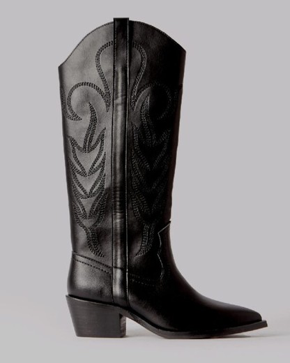 Bota Cowboy Negro marca Corina M3770