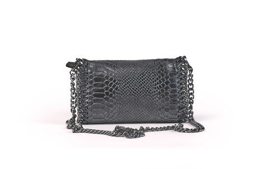 Bolso bandolera stella de piel con estampado animal print negro