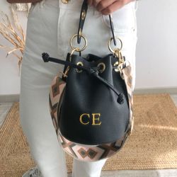 Bolso bombonera de piel negro