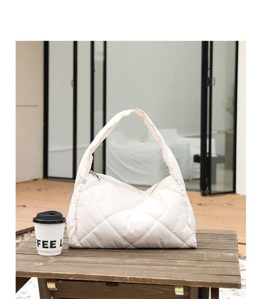 Bolso de Hombro Pequeño Acolchado Crudo