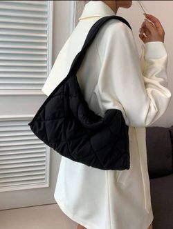 Bolso de Hombro Pequeño Acolchado Negro