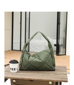 Bolso de Hombro Pequeño Acolchado Verde Khaki