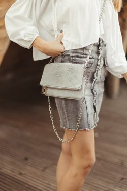 Bolso de piel doble cadena beige