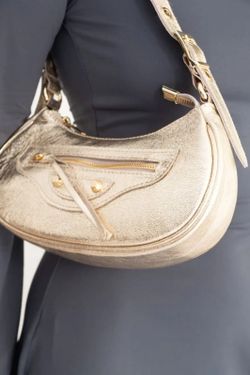 Bolso Hobo Biker De Piel Dorado