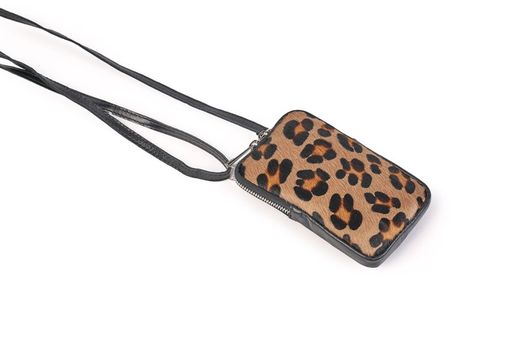 Bolso portamóvil de piel con estampado leopardo animalprint