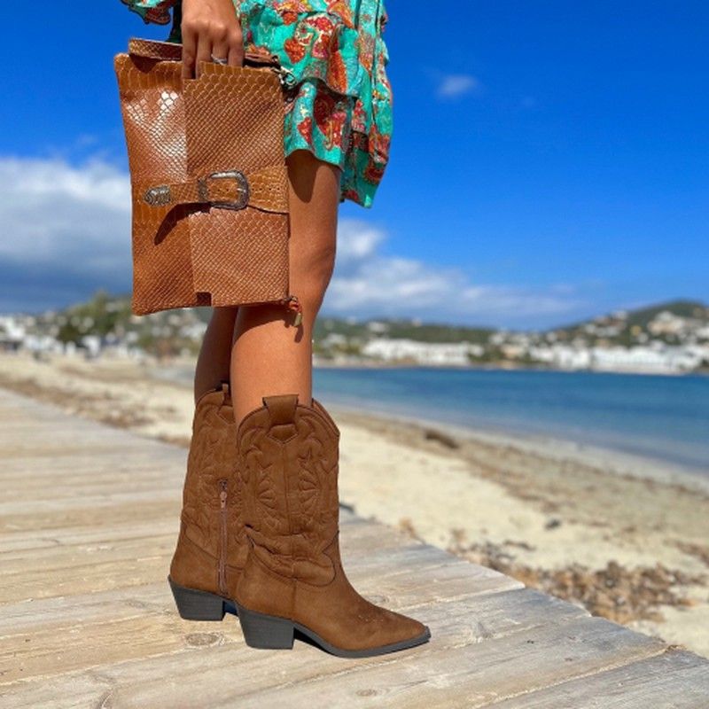 Bota Campera Marron marca Corina M2626 botas y botines Gueliz