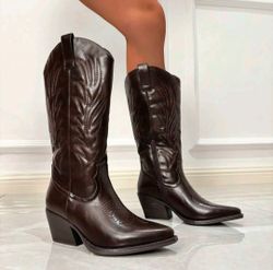 Bota Cowboy Efecto Piel con Bordado Marrón