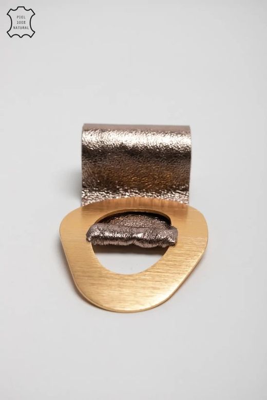 Cinturón Stand De Piel Con Hebilla Grande Bronce Metalizado
