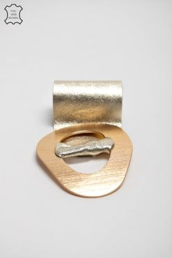 Cinturón Stand De Piel Con Hebilla Grande Dorado Metalizado