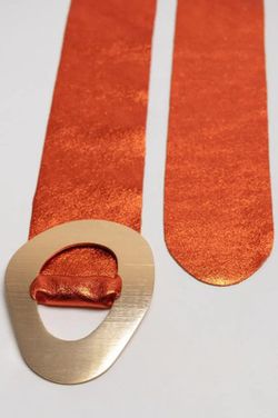Cinturón Stand De Piel Con Hebilla Grande Naranja Metalizado