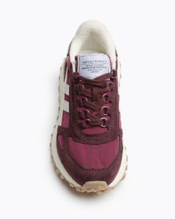 Deportiva Running Burdeos marca Corina M5545