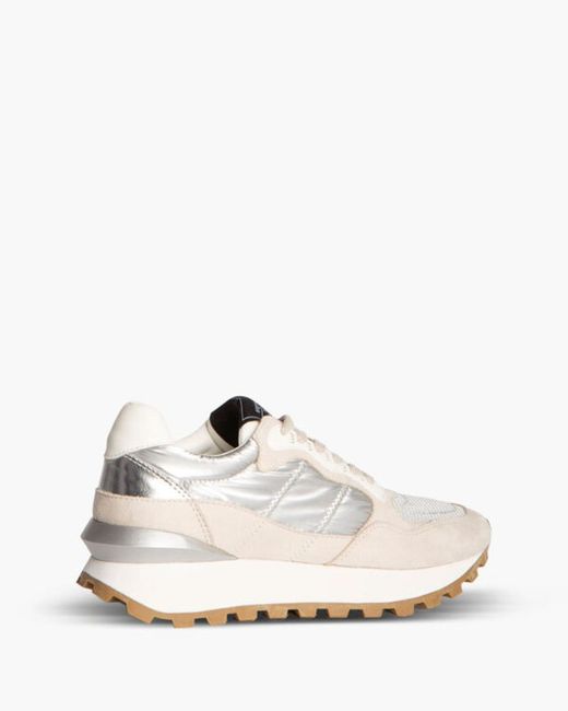 Deportiva Soft Plata marca Corina M4085