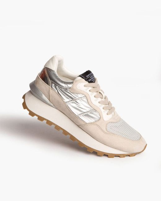 Deportiva Soft Plata marca Corina M4085