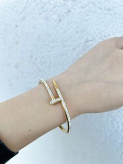Pulsera Tipo Clavo Con Brillo Dorado Para Mujer