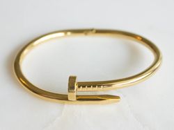 Pulsera Tipo Clavo Dorado Para Mujer