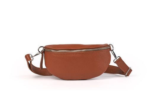 Riñonera de piel para mujer camel cremallera plateada