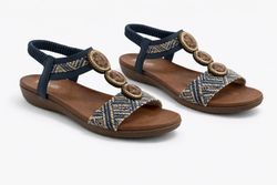 Sandalia Boho Chic con Detalles Ornamentales Azul