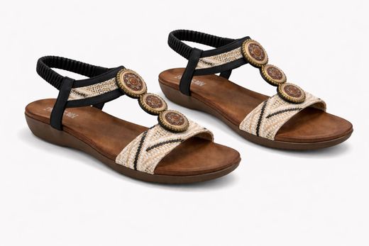 Sandalia Boho Chic con Detalles Ornamentales Negro
