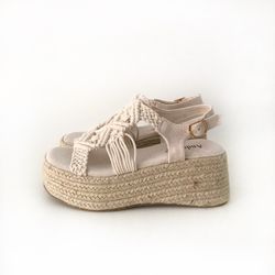 Sandalia Con Plataforma De Yute Trenzado Beige
