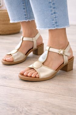 Sandalia Con Tacón Bajo y Diseño Elegante Con Detalles Circulares Dorada