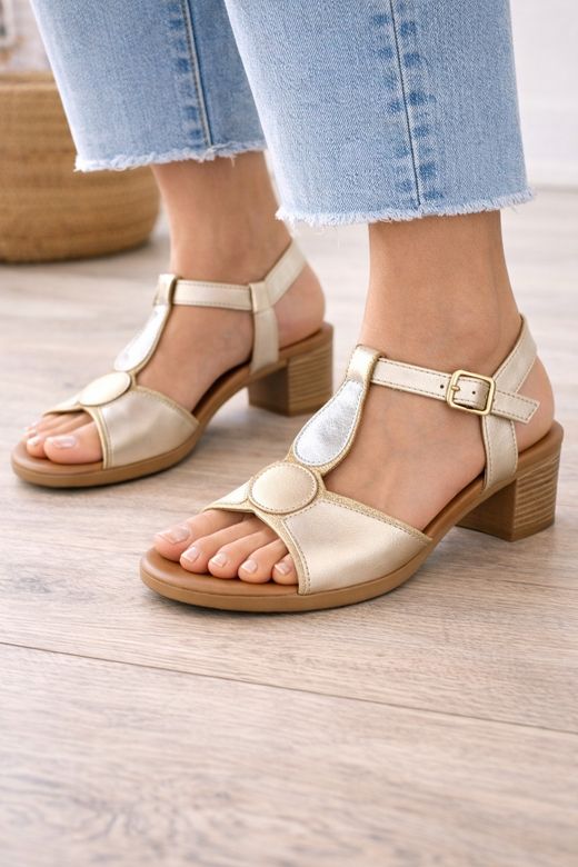 Sandalia Con Tacón Bajo y Diseño Elegante Con Detalles Circulares Dorada