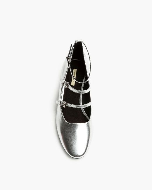 Zapato Mary Jeane Plateado marca Corina M4665
